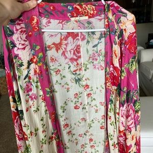 Beautiful pink floral Anthropologie kimono.